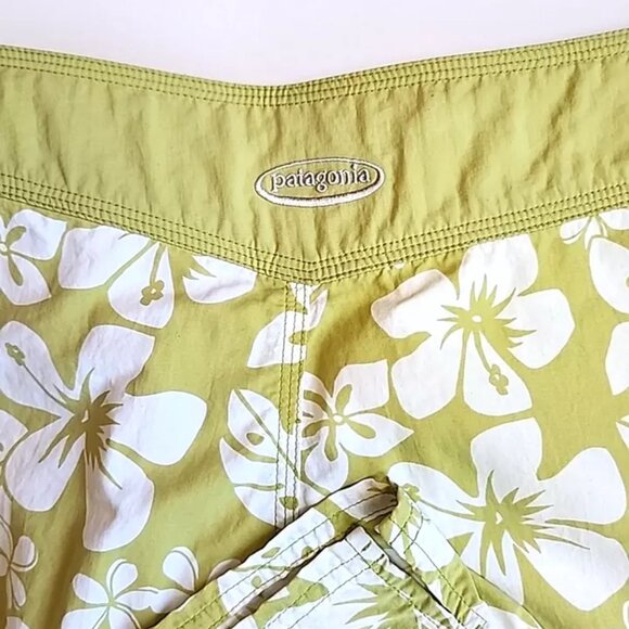 PATAGONIA Green White Floral Hawaiian Flat Front Capri Pants Size 8 Small - Picture 5 of 5